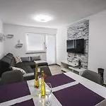 Ma&ja With Hot Tub Appartement Metlika