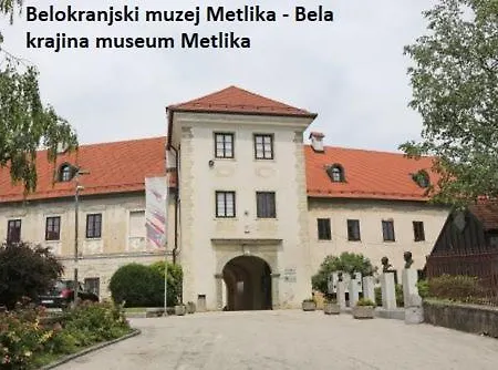 Ma&ja With Hot Tub Апартаменты Метлика