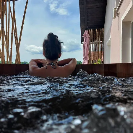 Ma&ja With Hot Tub Апартаменты Метлика