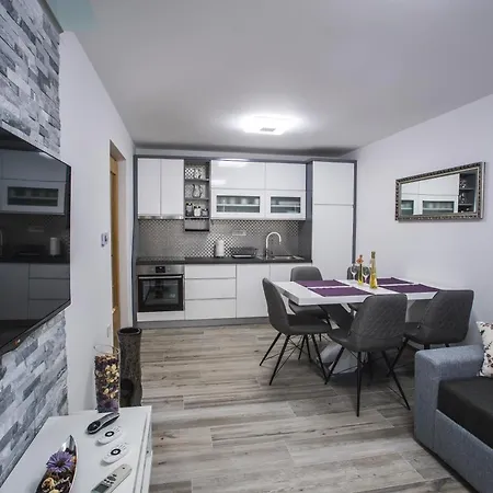 Ma&ja With Hot Tub Apartament