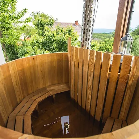 Ma&ja With Hot Tub Апартаменты Метлика
