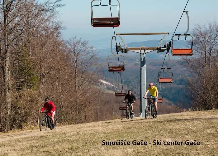 Ma&ja With Hot Tub * Metlika