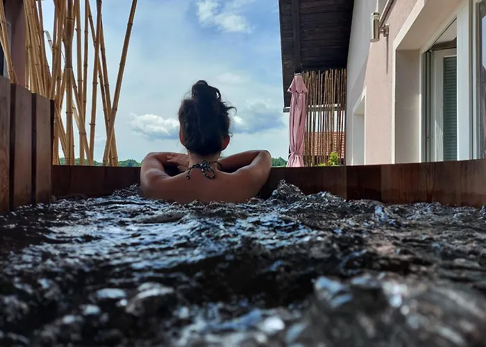 Ma&ja With Hot Tub Appartamento Metlika