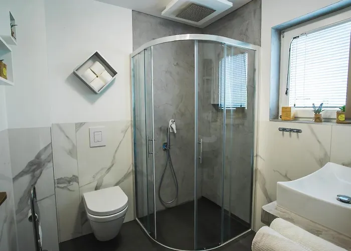 Ma&ja With Hot Tub * Metlika