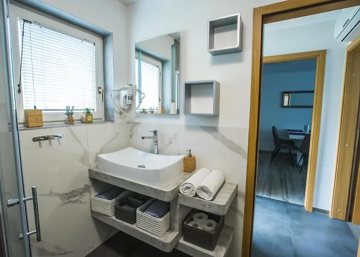 Ma&ja With Hot Tub * Metlika