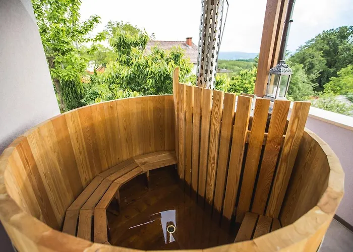 Ma&ja With Hot Tub Appartamento Metlika